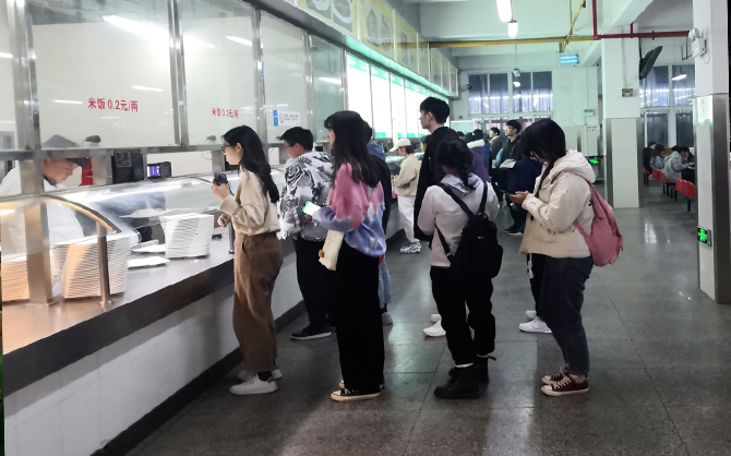 漳州食堂承包商：讓員工吃上放心餐