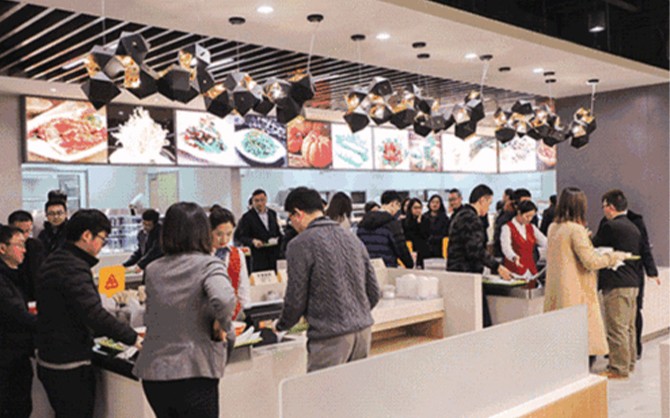 工廠食堂開餐現(xiàn)場圖片