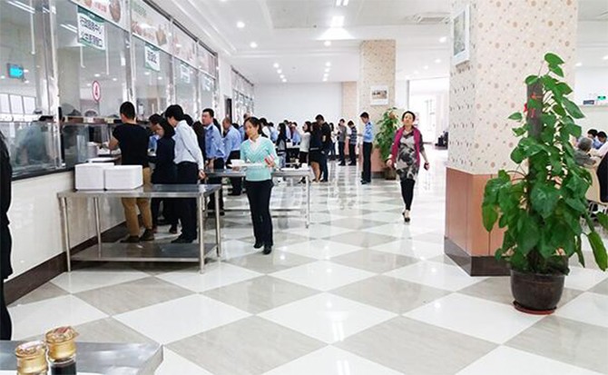 晉江企業(yè)食堂開餐圖片