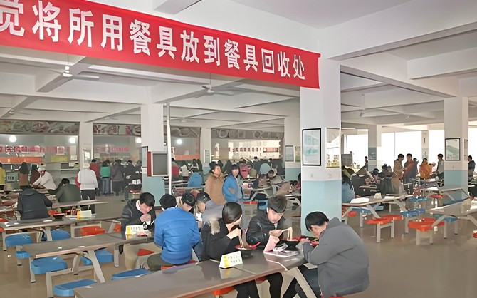 企業(yè)食堂開餐現(xiàn)場圖片