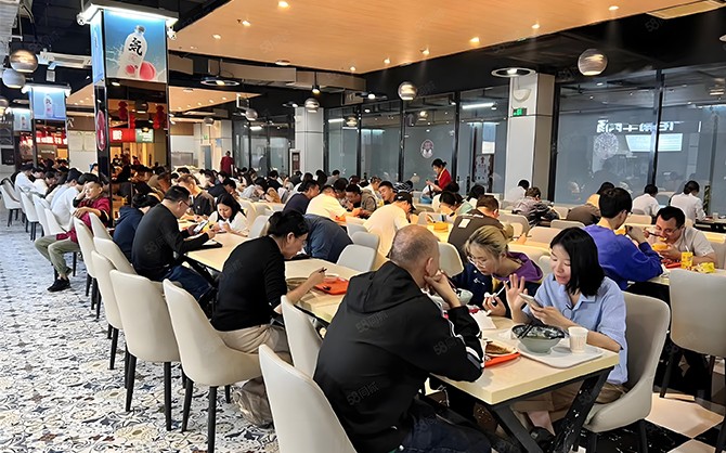 泉州企業(yè)食堂承包大型尾芽團(tuán)餐現(xiàn)場(chǎng)圖片